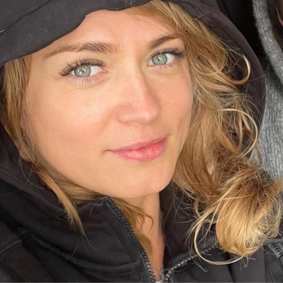 Meet your Posher, Amanda - Picture 1 of 1